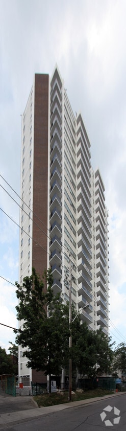 Photo du bâtiment - Cedarvale Residences
