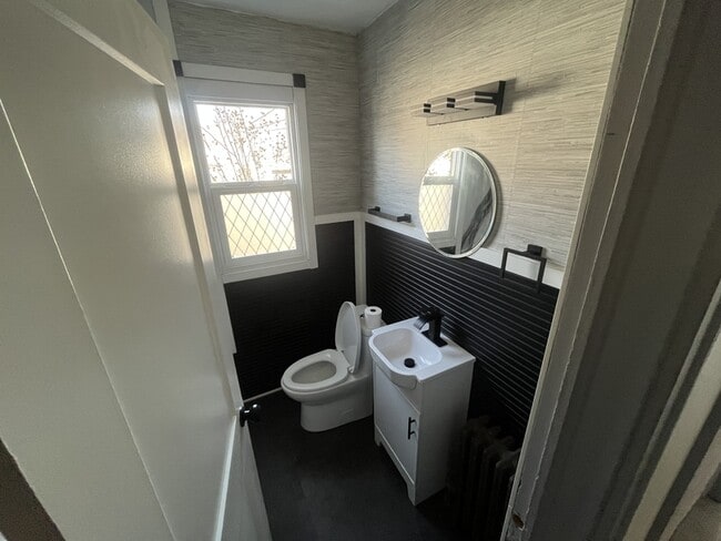 Building Photo - 9142 Yorkshire Rd