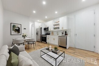 Building Photo - STUNNING 4.5+ BED 3 BATH DUPLEX + YARD IN ...