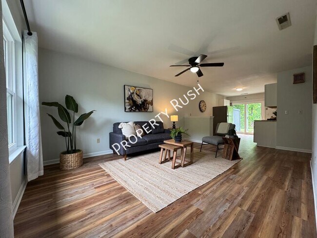 Foto del edificio - 8740 Millard Lee Ln