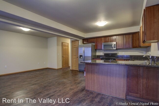 Building Photo - E. Kinzi Cir