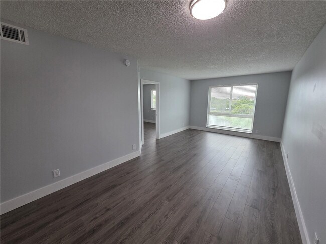 Foto del edificio - 2108 S Cypress Bend Dr