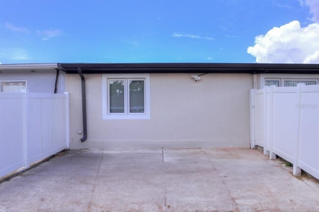 Foto del edificio - 8541 Briar Grove Cir