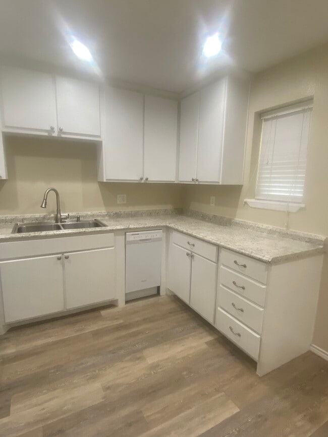 Kitchen - 2225 Lavern St