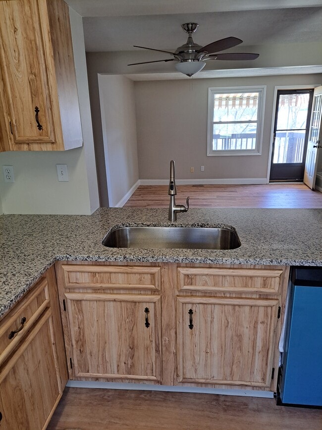 Building Photo - 284 Scott Ln