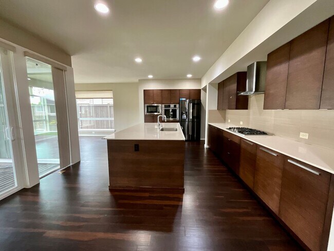 Foto del edificio - Beautiful and Spacious 4 Bedroom Home in M...