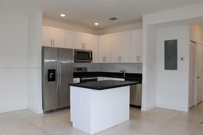 Building Photo - 25372 SW 135th Ave