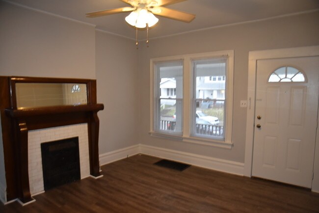 Building Photo - Updated Duplex!