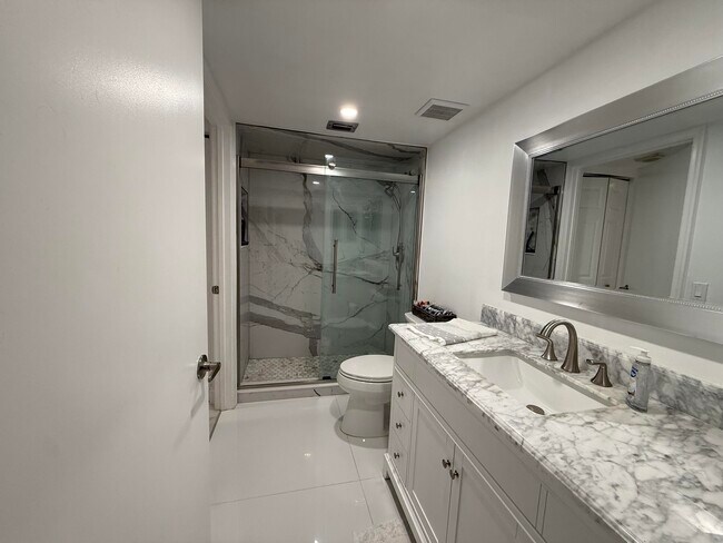 Building Photo - 14476 Amberly Ln