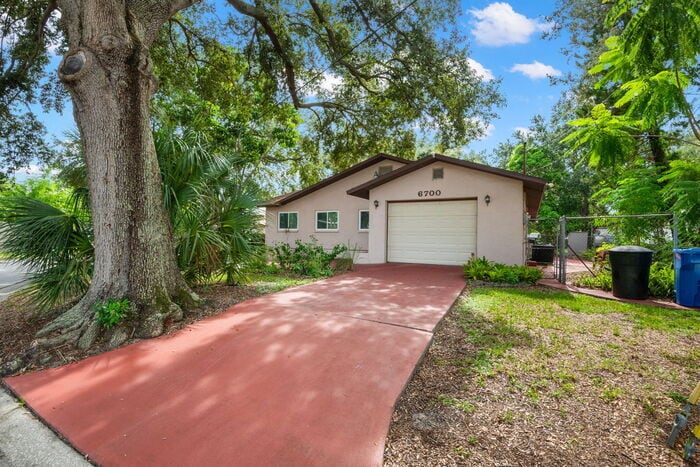 Primary Photo - Home For Rent in St Petersburg!