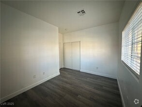 Building Photo - 4730 E Craig Rd