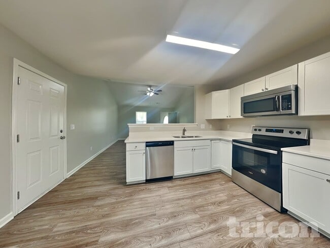 Building Photo - 705 Continental Dr