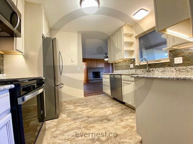 Building Photo - Charming 3-Bedroom Home in Tranquil Longmo...