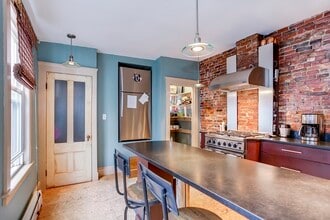 Building Photo - 458 E 7th St