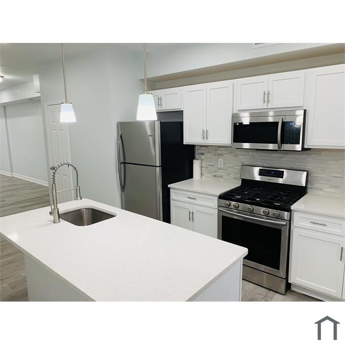 Foto principal - 820 N Lakewood Ave