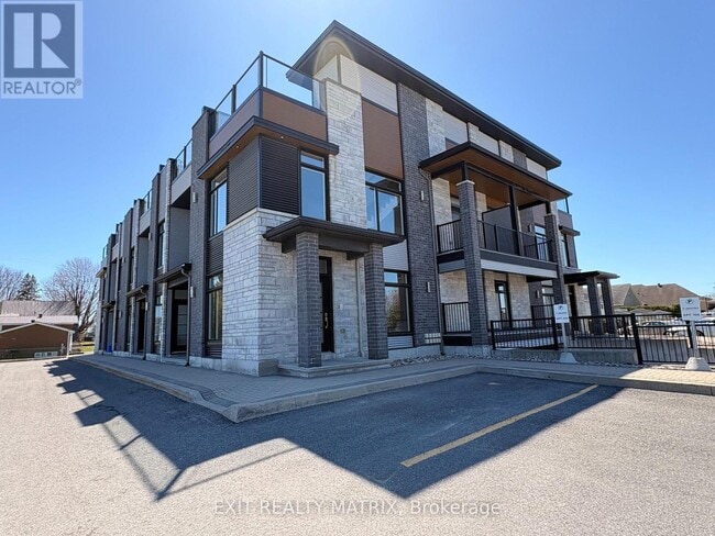 Building Photo - 17 Aquatria St
