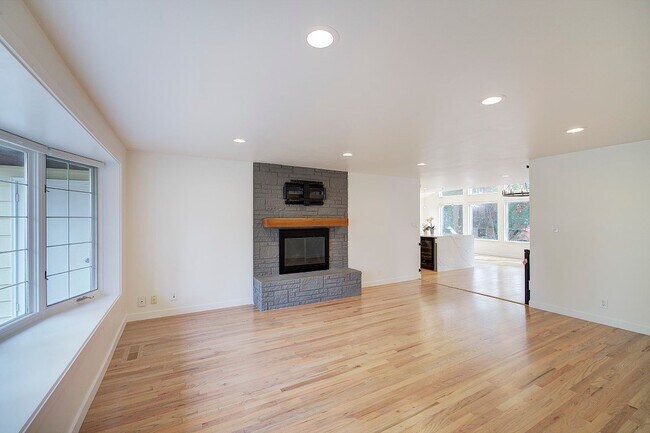 Foto del edificio - 3Bd/1.75Ba Bellevue House