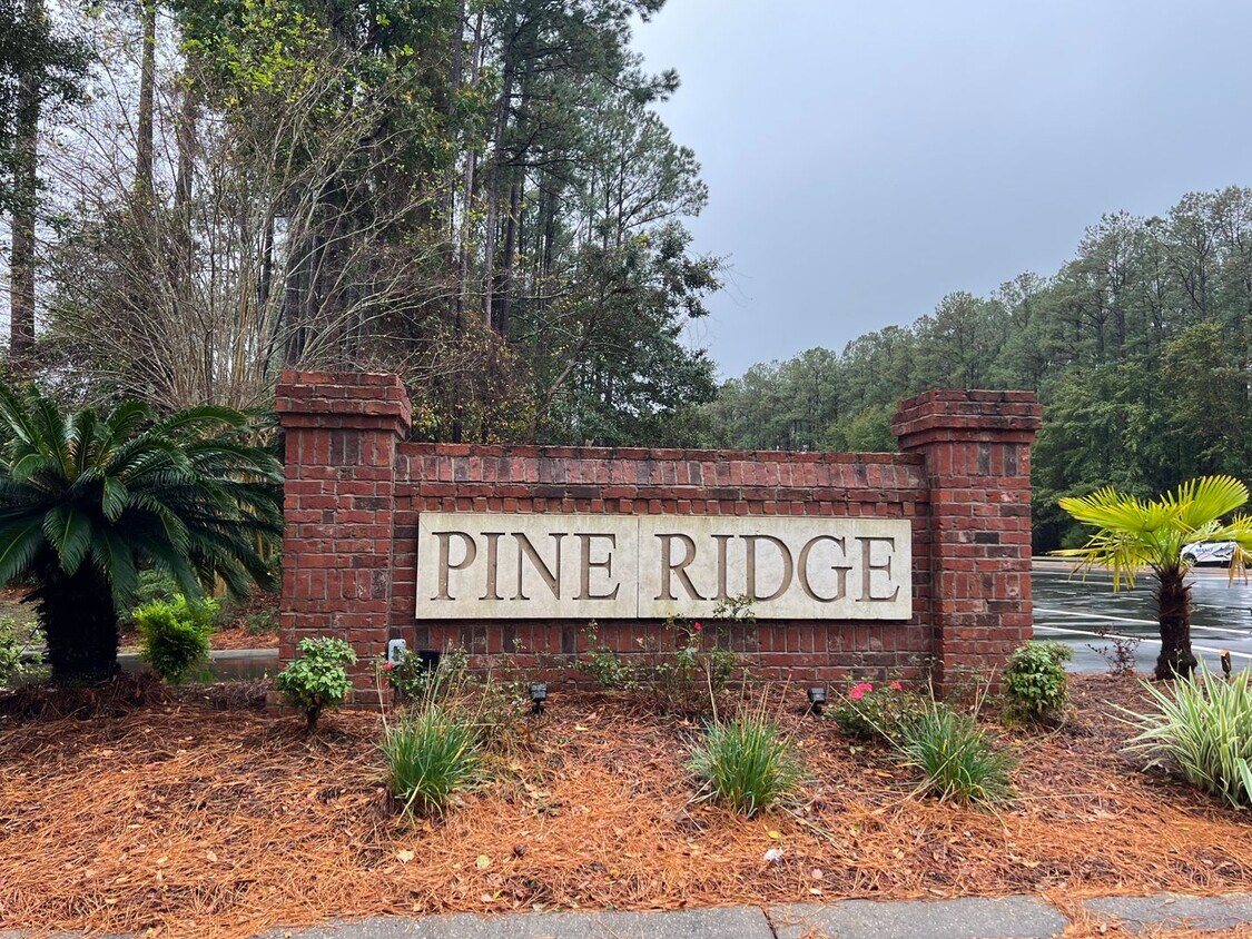 Primary Photo - Pine Ridge House
