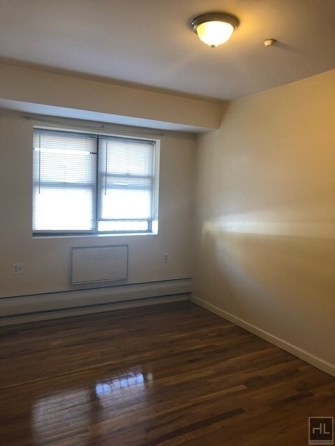 Foto del edificio - Beautiful 2 Bedrooms in the Heart of Astoria