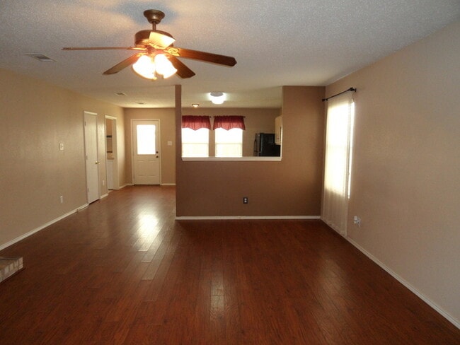 Foto del edificio - Beautiful 3/2 in Prime Fort Worth — Minutes from Lake Worth & Downtown!