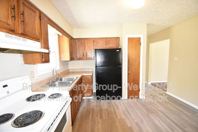 Building Photo - 3200 Teakwood Ct