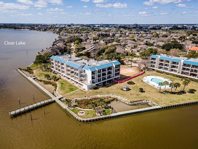Building Photo - 401 Lakeside Ln