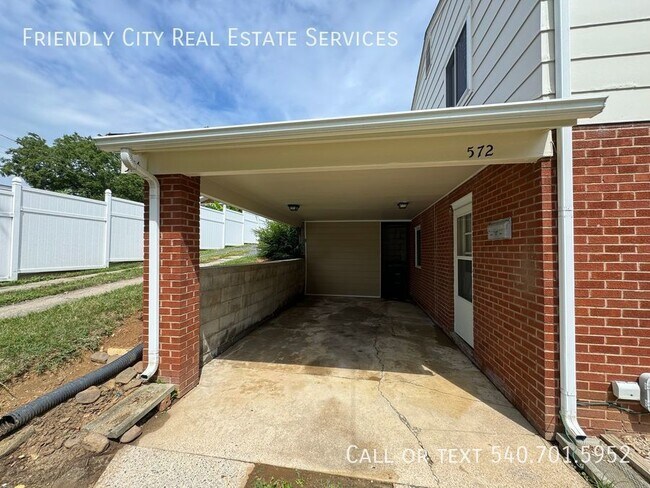 Building Photo - Location, Location, Location! Downstairs o...