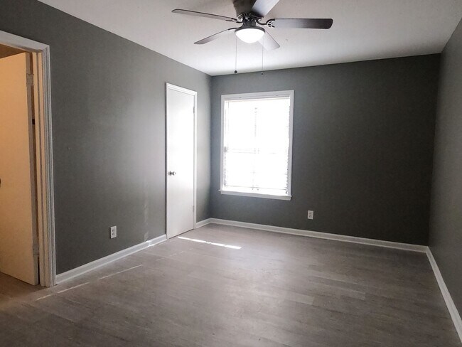 Building Photo - Very Nice Home in Parkway Village