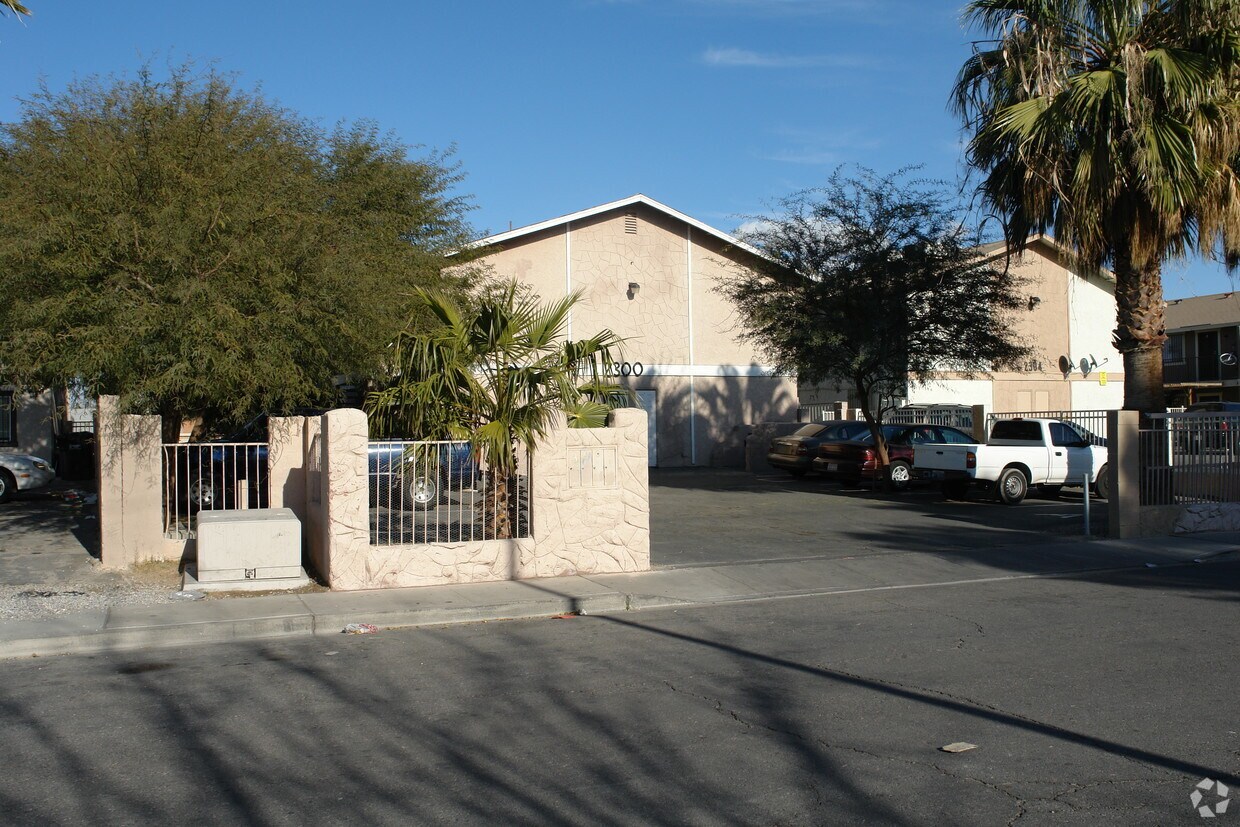 Building Photo - 2300 Saturn Ave