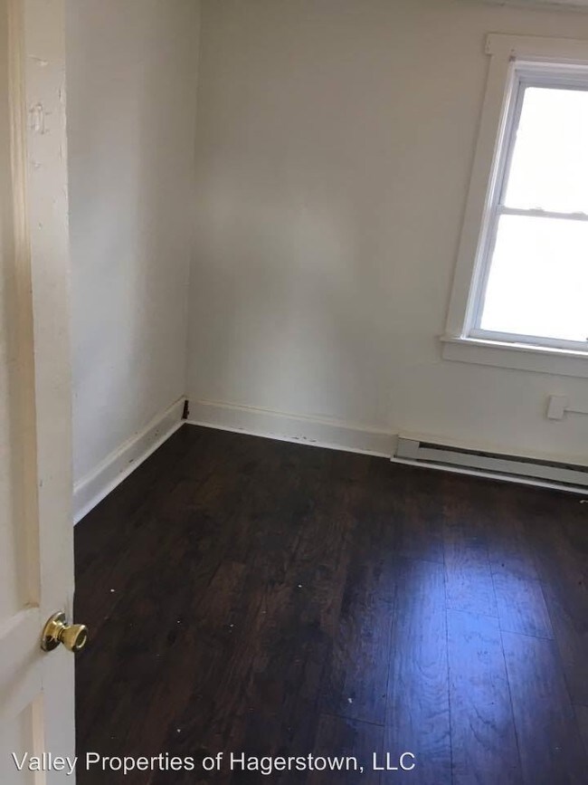 Building Photo - 2 br, 1 bath House - 822 N High St