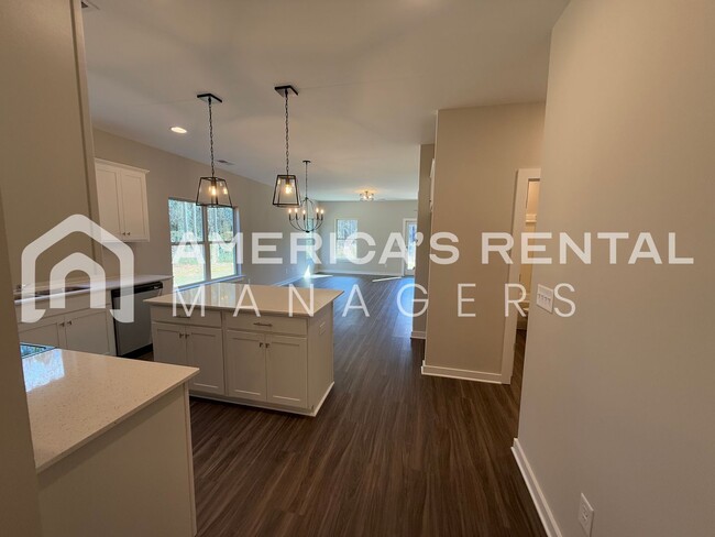 Building Photo - Home for rent in Riverside!  DEPOSIT PENDI...