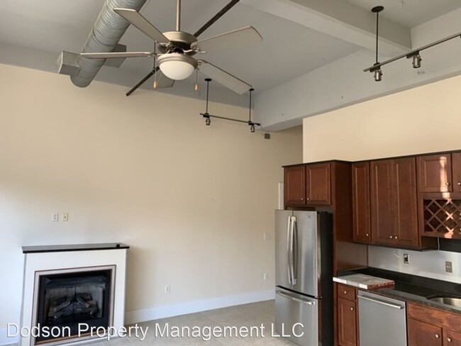 Building Photo - 2 br, 1 bath House - 1657 W Broad St U7