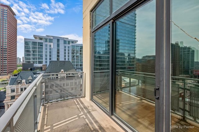 Foto del edificio - 744 N Clark St