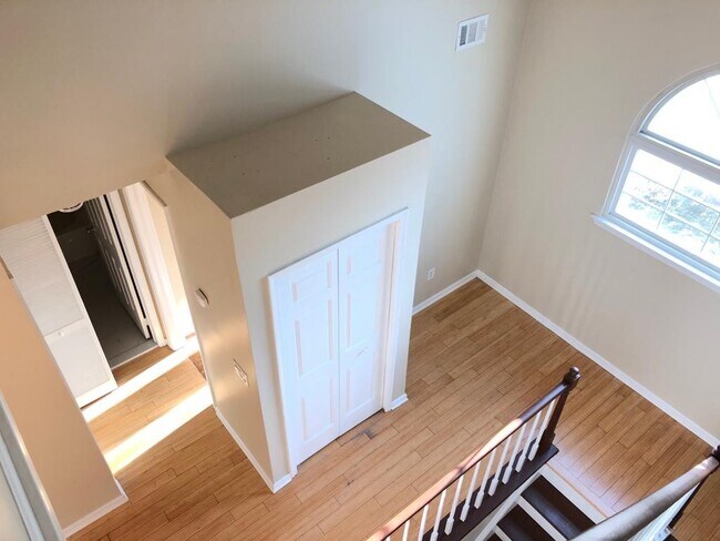 Building Photo - 20 Tanglewood Ct