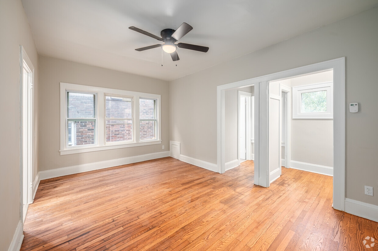 Studio, 1BA - 440SF - Living Space - 3635 Bosworth Rd