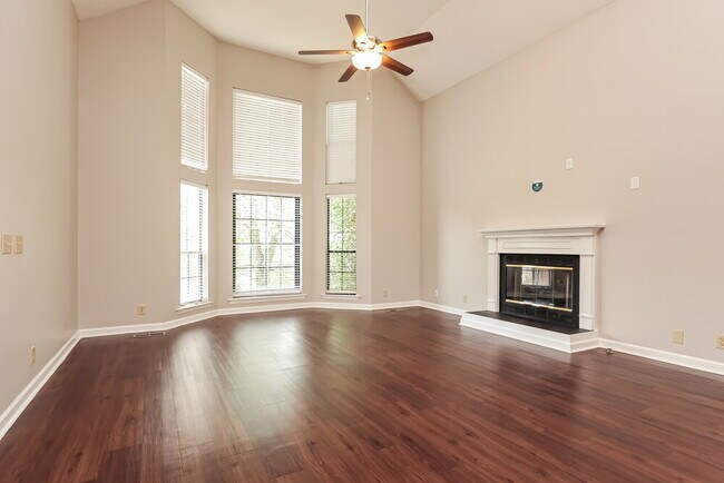 Foto del edificio - 244 Burgandy Hill Rd