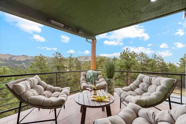 Foto del edificio - 6186 Sunshine Canyon Dr