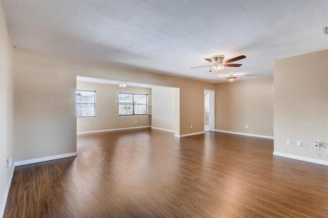 Foto del edificio - 1743 Sunset Point Road, Clearwater, FL, 33755