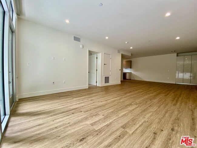 Building Photo - 9265 Burton Way