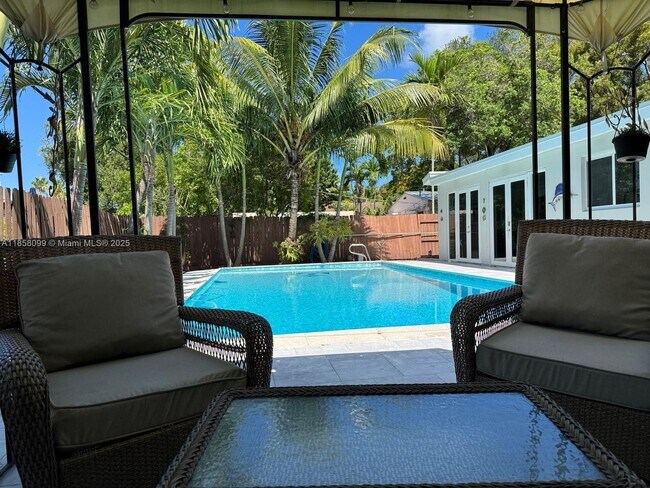 Foto del edificio - 5749 SW 42nd St