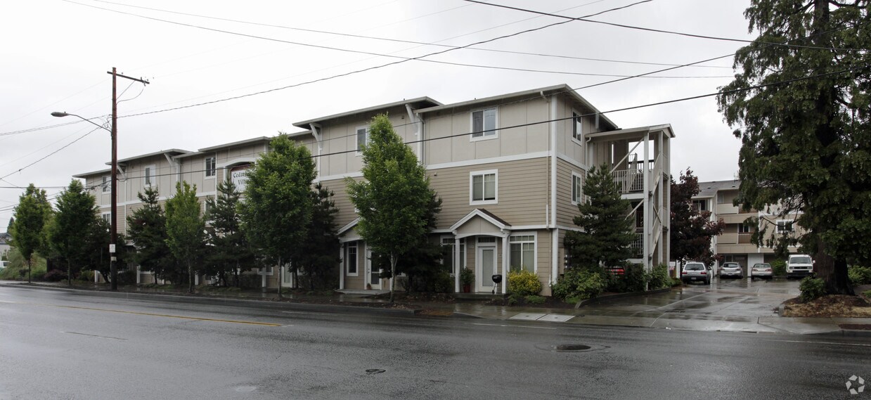Cedarhurst Village Apartments in Portland, OR