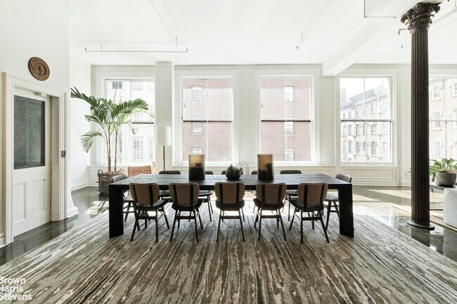Building Photo - Sprawling SoHo Loft!