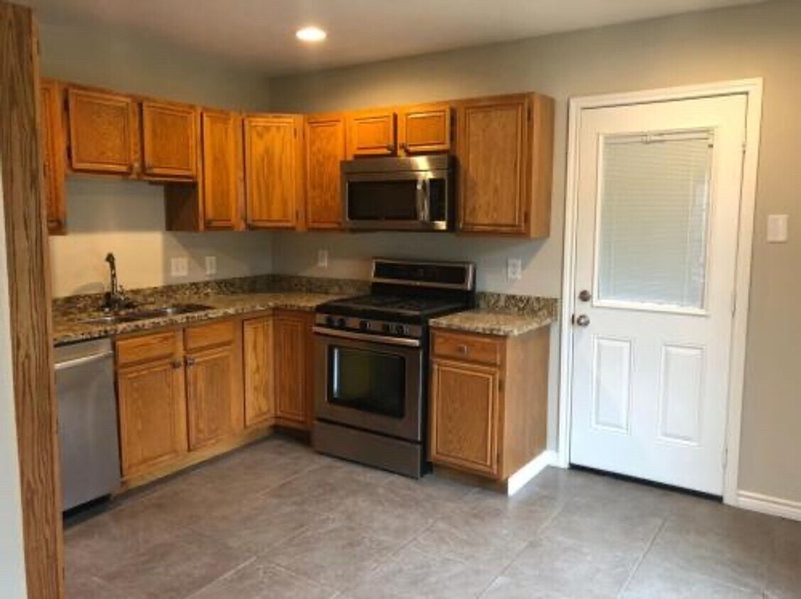 Foto principal - 2 Bedrooms / 1 Bathroom