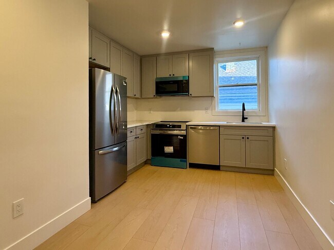 Foto del edificio - Charming Remodeled 2 Bedroom 1 Bathroom Upstairs Apartment in Downtown San Jose