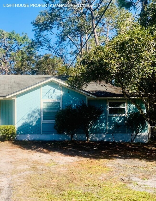 Photo - Spacious 2-Bedroom Duplex with Stainless Steel Appliances House