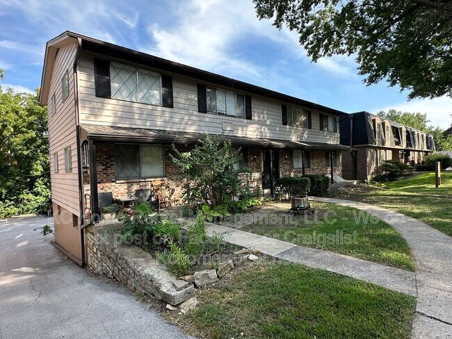 Foto del edificio - 8449 Lowell Ave