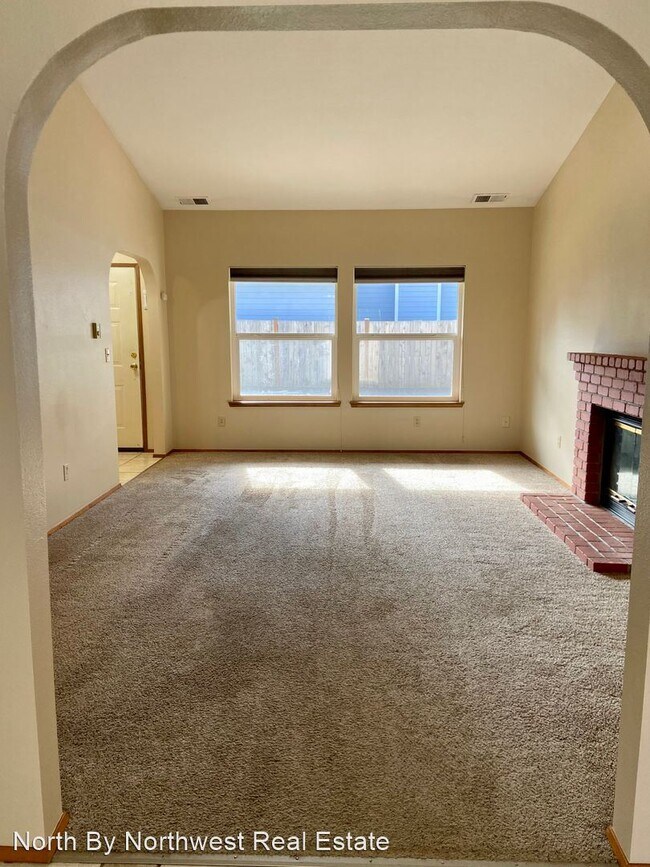 Building Photo - 2 br, 1.5 bath House - 7604 56th Ave E