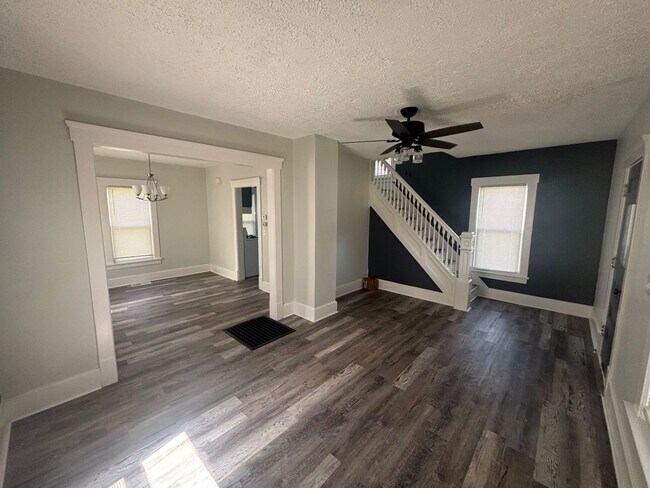 Foto del edificio - Charming 3-Bedroom Property in Prime Location