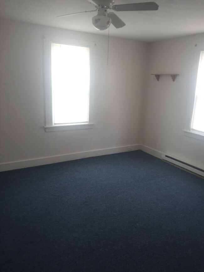 Building Photo - 166 Divinity St