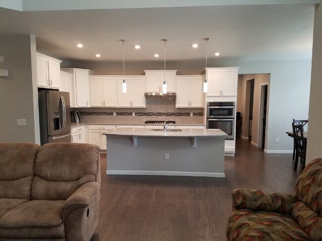 Foto del edificio - Gorgeous 4-Bed 3.5-Bath Home in Dayton Triangle!
